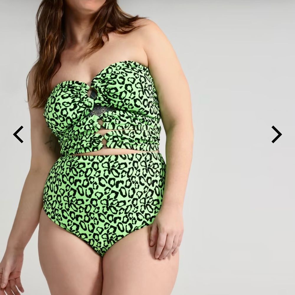 ✨NWT F2F Esther Leopard Print Cutout Bikini Top✨